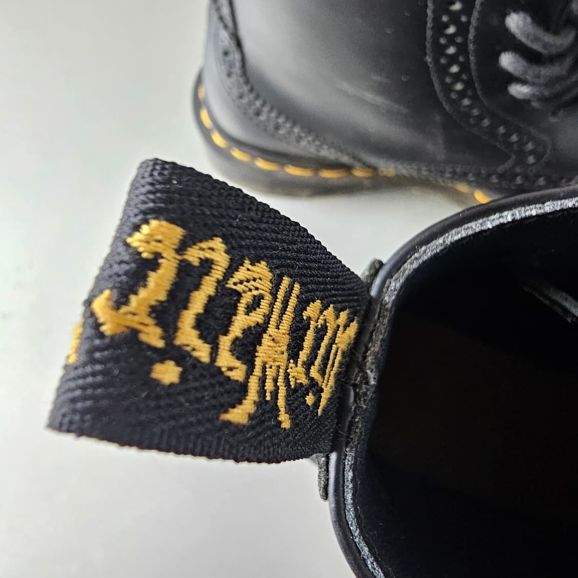 닥터마틴 조이스하트 8홀 워커 AW004 UK4 상품이미지5