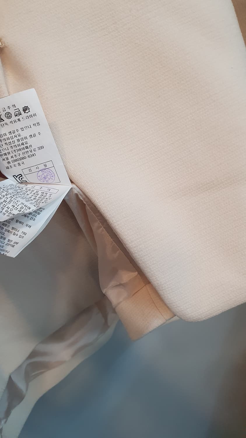 JJ지고트숏코트  88-90-160
세탁완료
너무이쁩니다
고급져요
착용감 상품이미지7