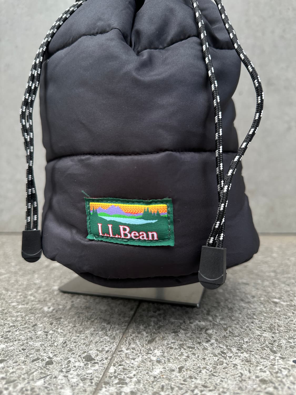 엘엘빈(L.L.Bean)의 드로우스트링 패디드 미니 백입니다 상품이미지2