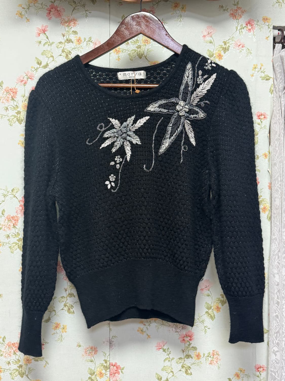 블랙 플라워 자수 니트 상품이미지1