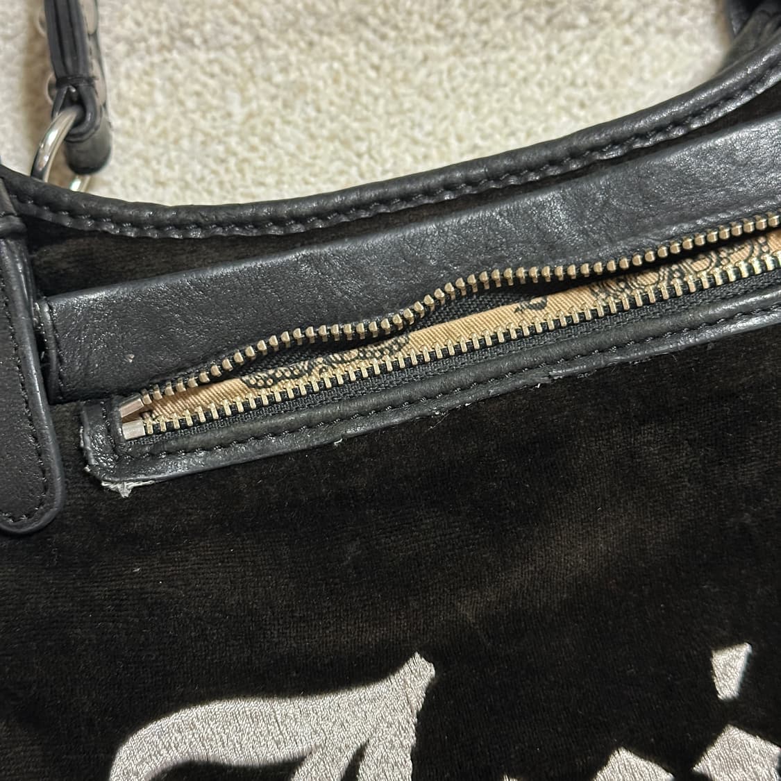 쥬시 꾸뛰르 벨벳 크로스백 상품이미지6