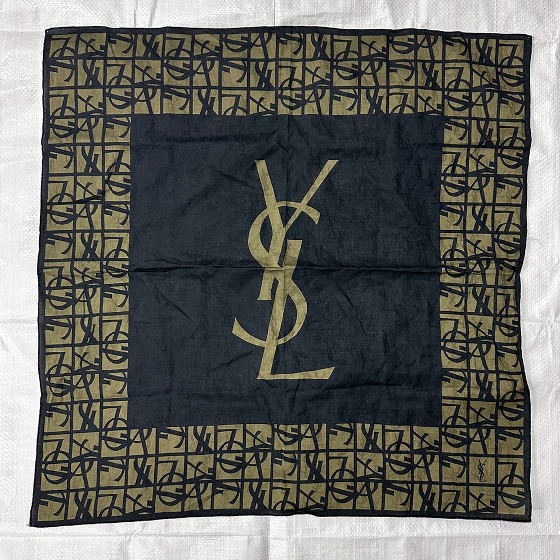 입생로랑 YSL 오피움 빅 로고 패턴드 쁘띠 스카프 손수건 정품 미사용급 상품이미지1