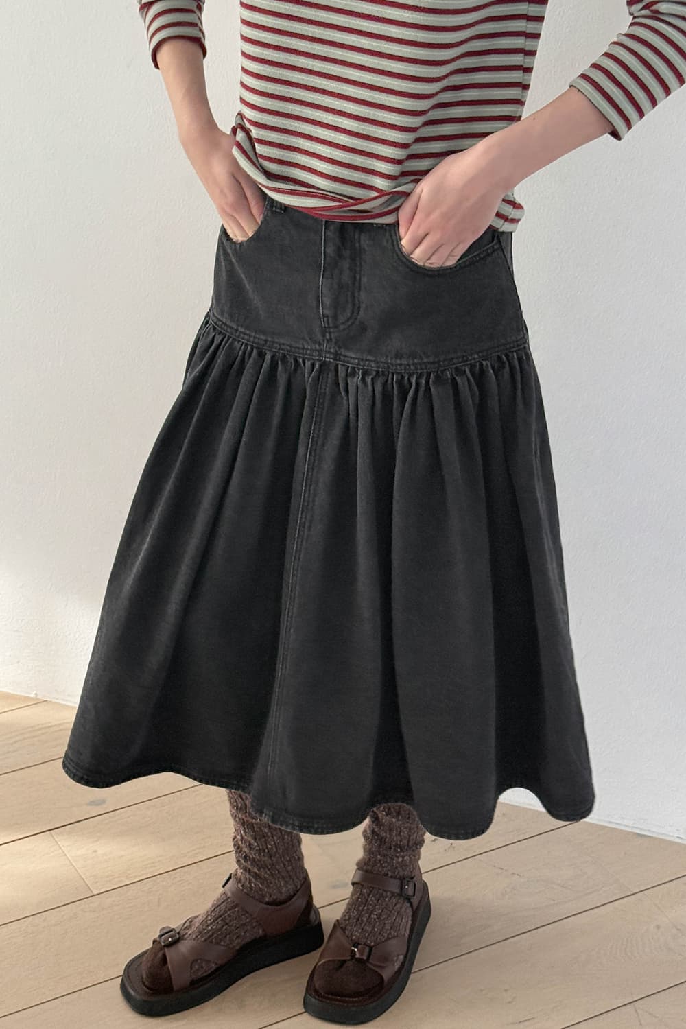 시눈 플레어 데님 스커트 블랙 상품이미지3