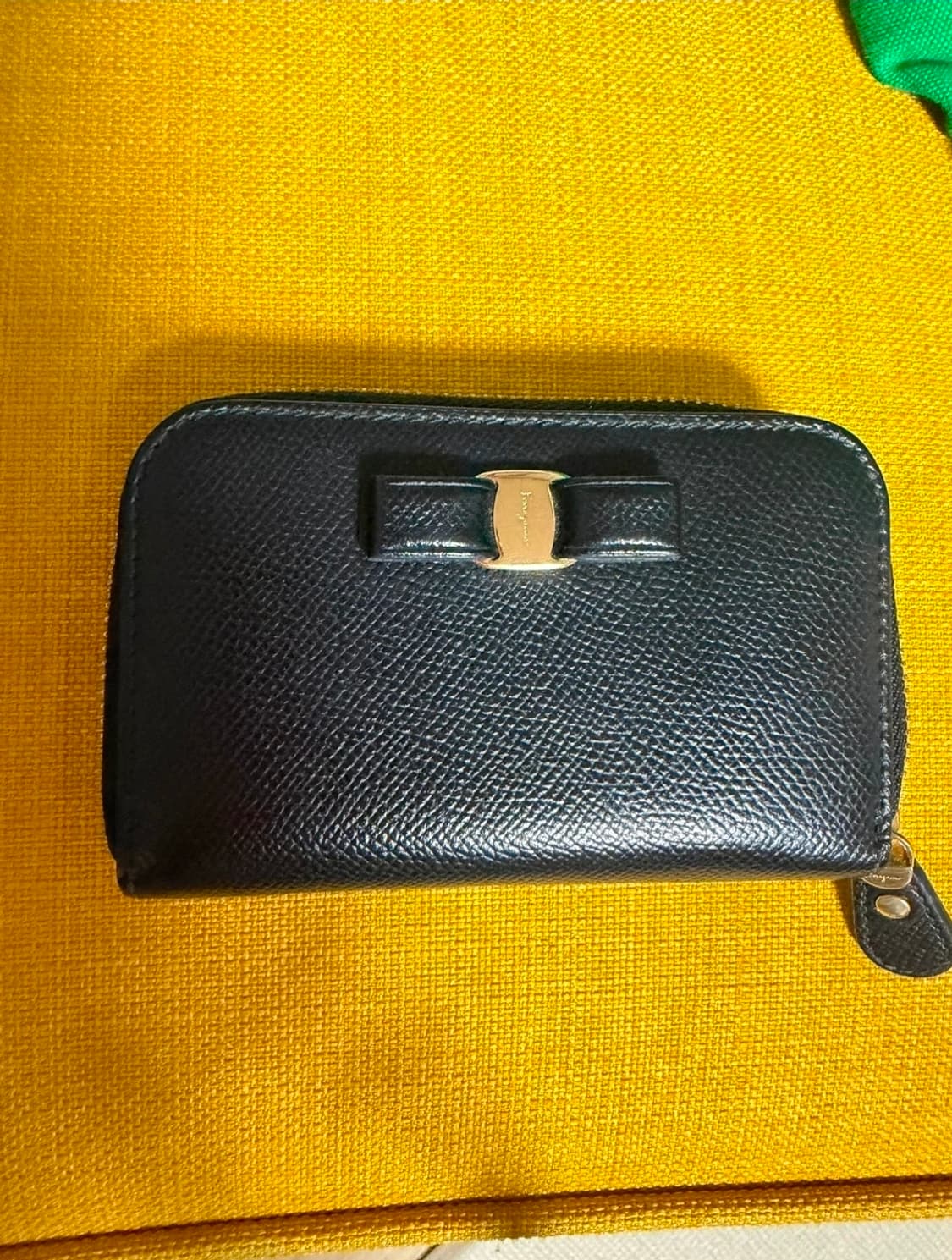 
(정품)페라가모 블랙 리본 카드지갑 상품이미지1