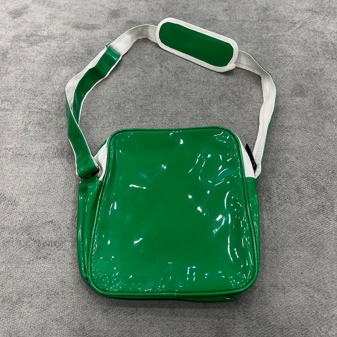 푸마 그린/화이트 에나멜 크로스백 상품이미지2