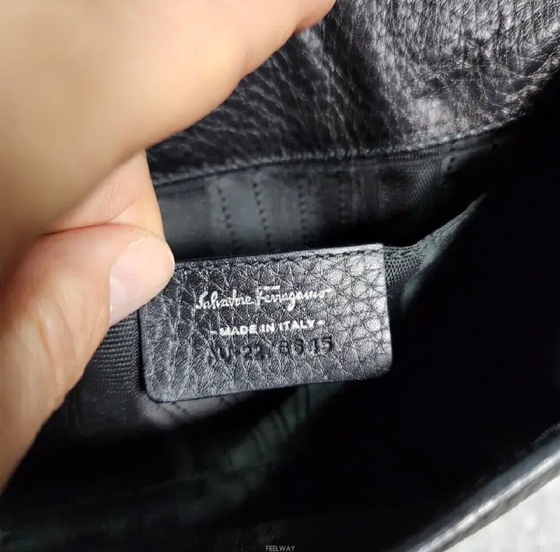 페라가모 체인 미니 크로스백 상품이미지9