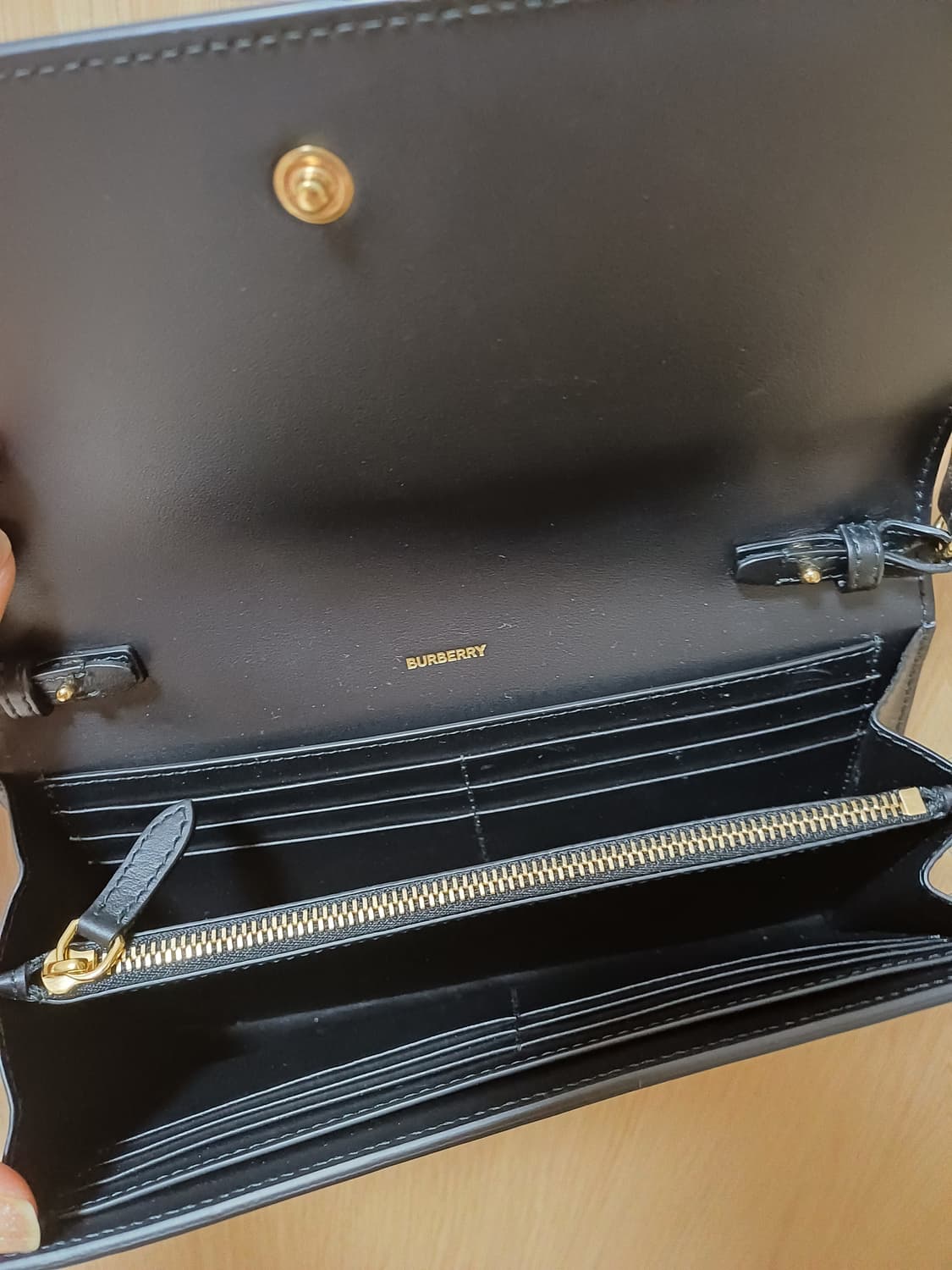 버버리 HANNAH  한나 아이콘 스트라이프 레더 크로스 바디백 상품이미지4