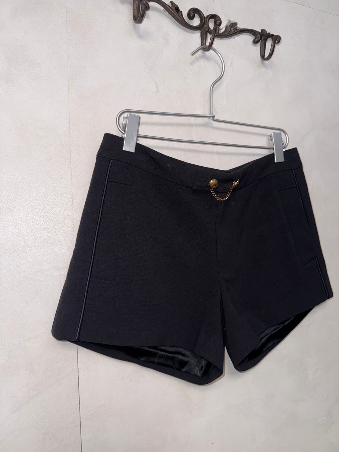 Juicy Couture black chain button shorts 상품이미지2