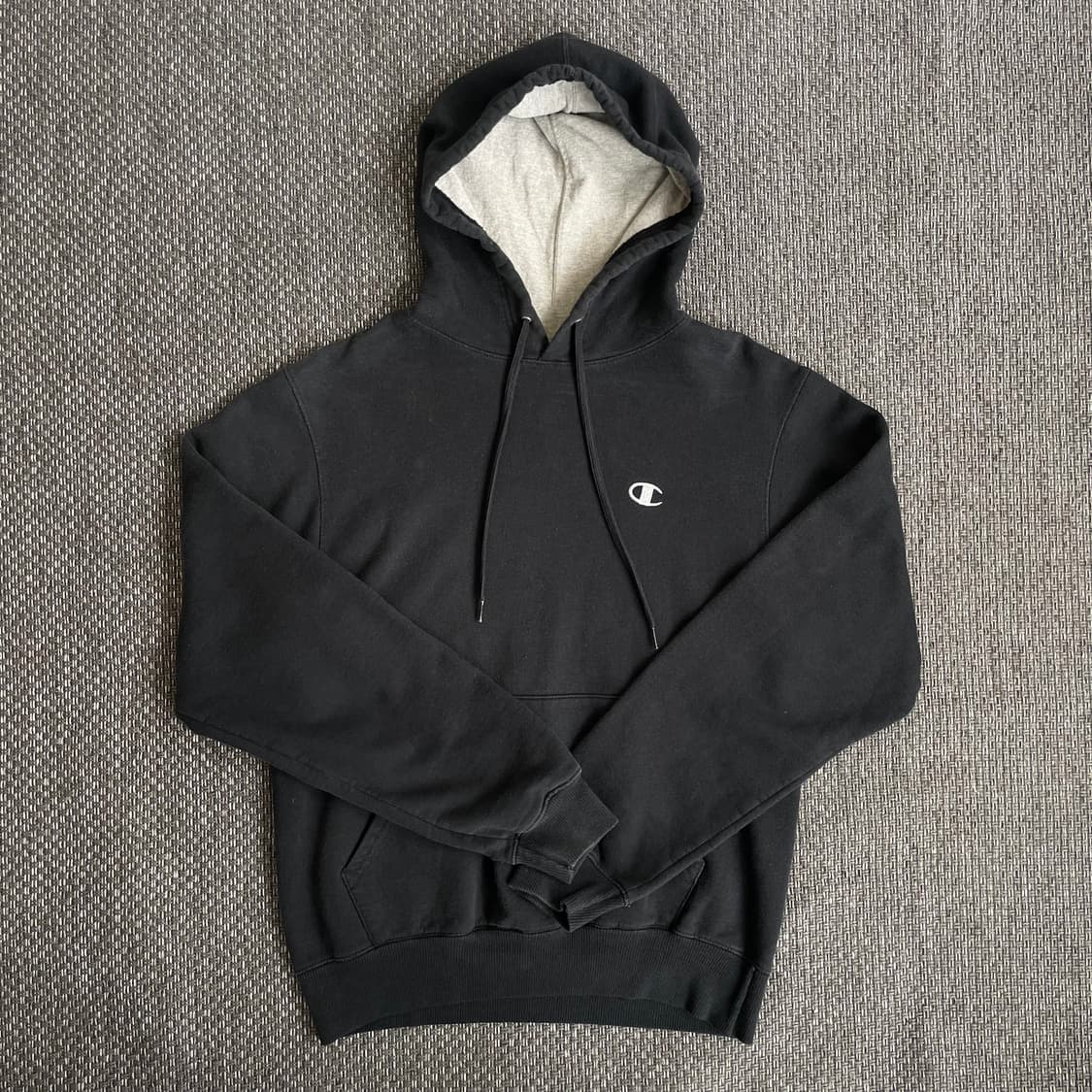 챔피온 블랙 스몰로고 베이직 기모 후드티 상품이미지1