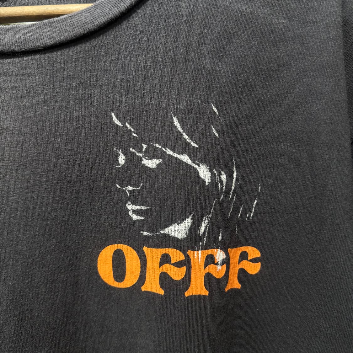 오프화이트 베이지 프린팅 반팔티 상품이미지4