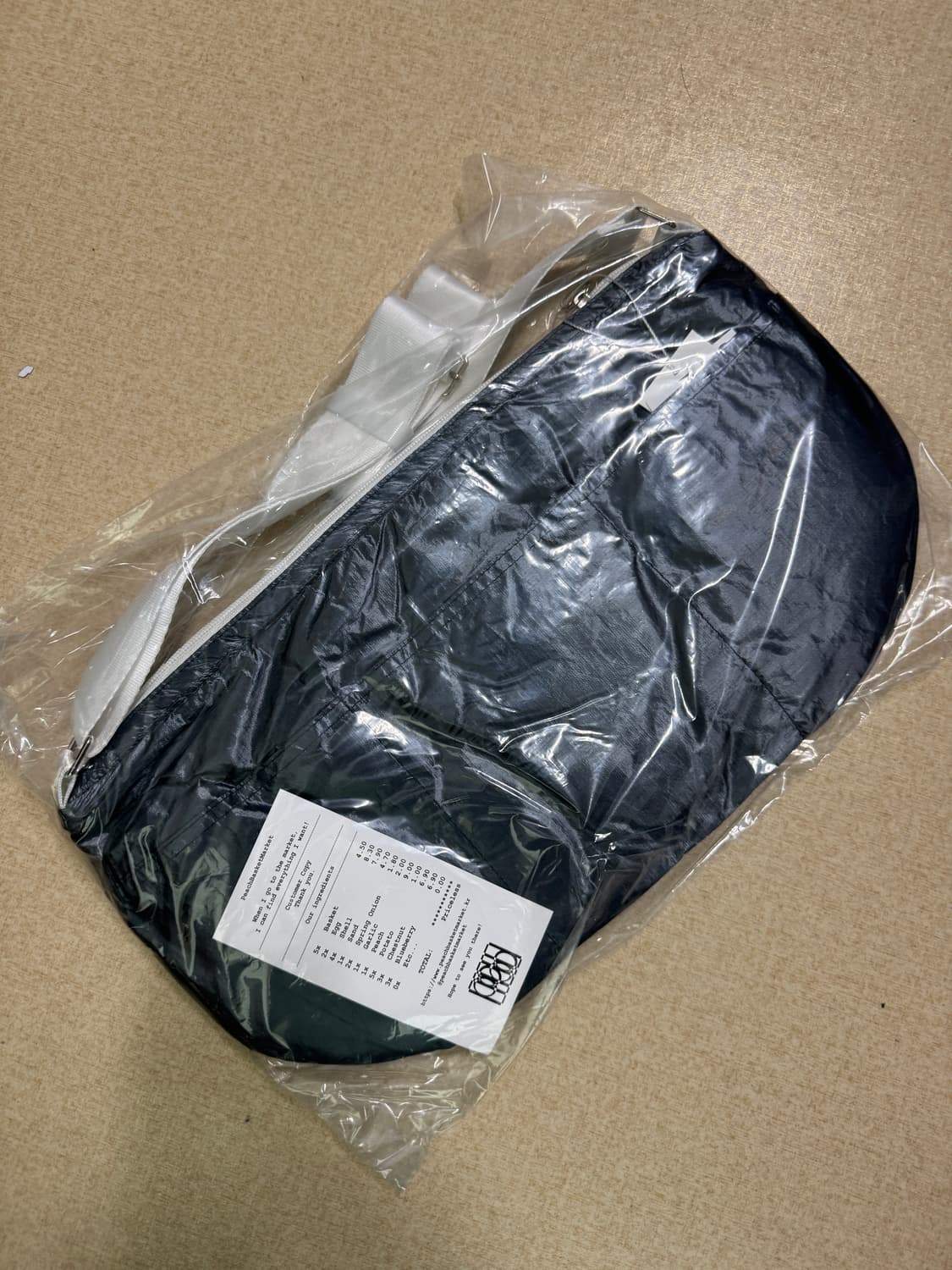 피치바스켓마켓 윤슬 크로스백 차콜 택 미제거 새상품 상품이미지1