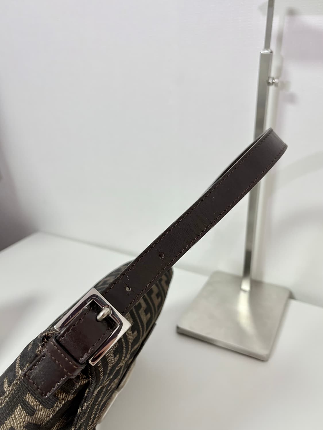 펜디 주카 바게트백 상품이미지4