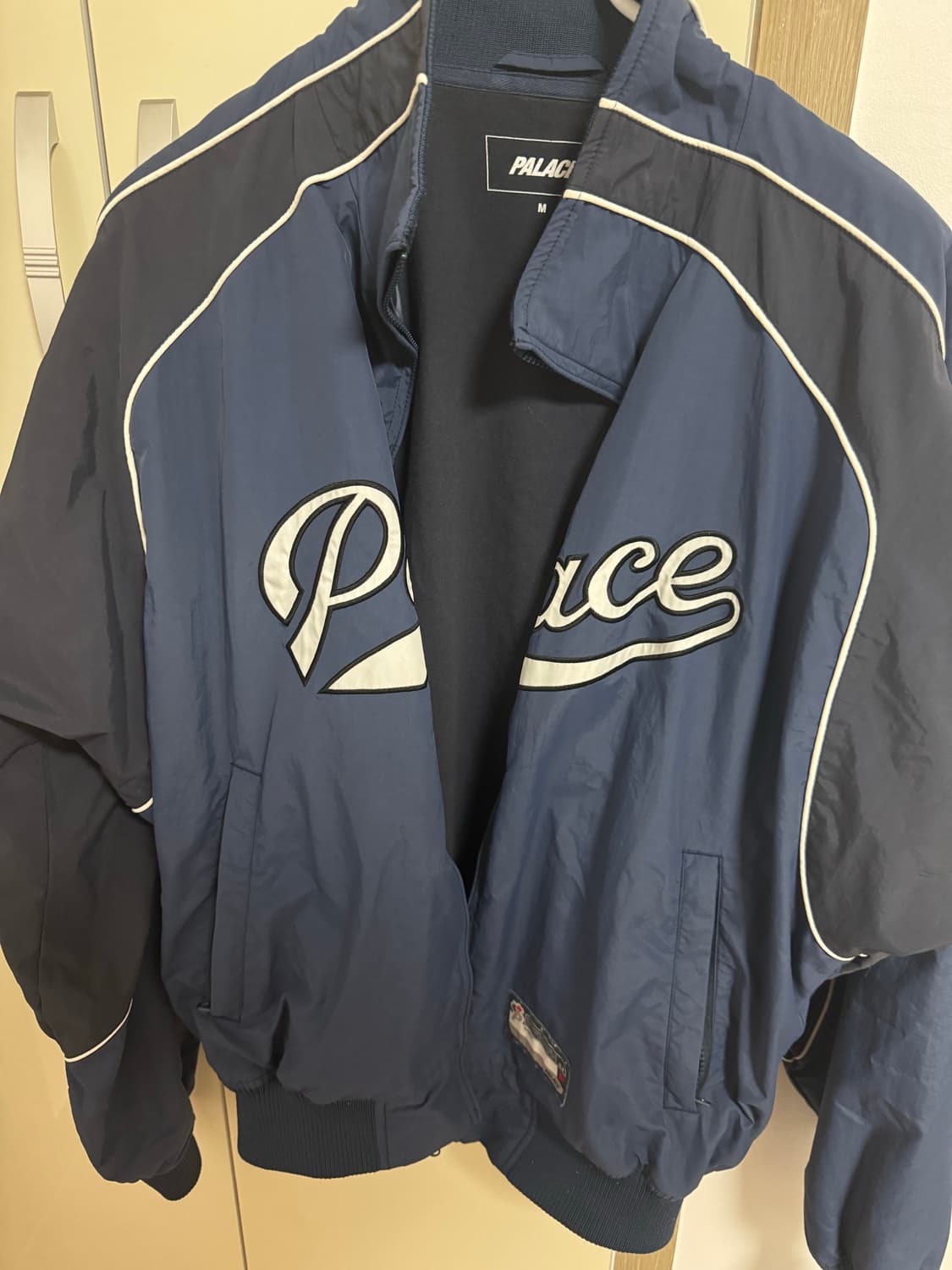 팔라스 스포츠 스크립트 자켓 판매합니다 상품이미지3