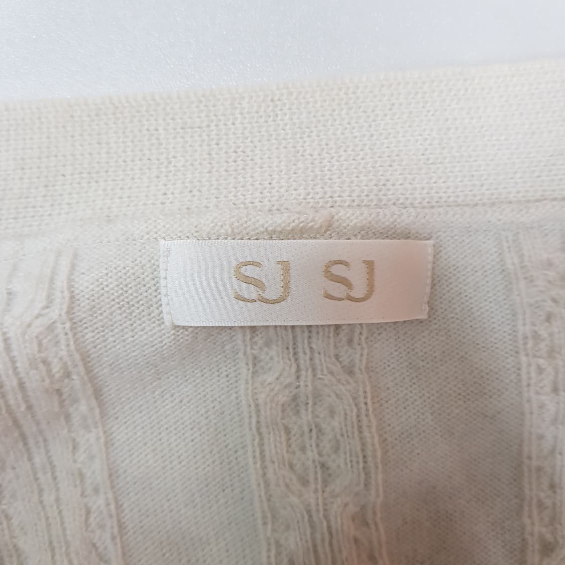 한섬 SJSJ  2023 케이블 브이넥 버튼 가디건  F90 사이즈 상품이미지5