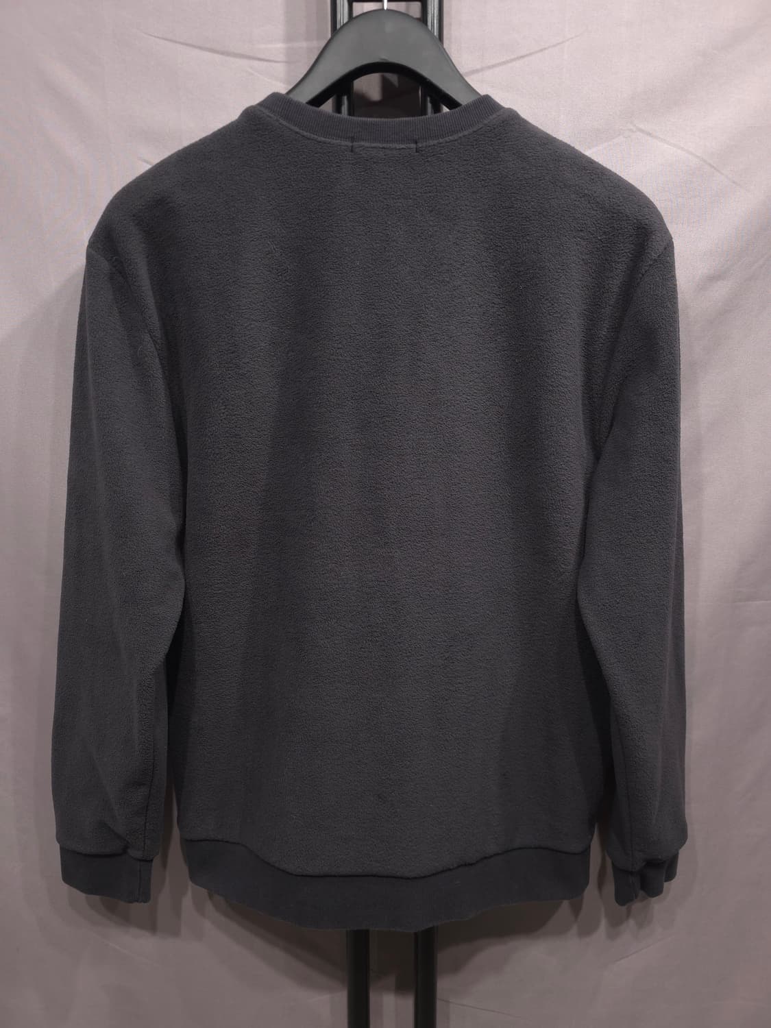 게스 로고와펜 부클 차콜 맨투맨 105 상품이미지2