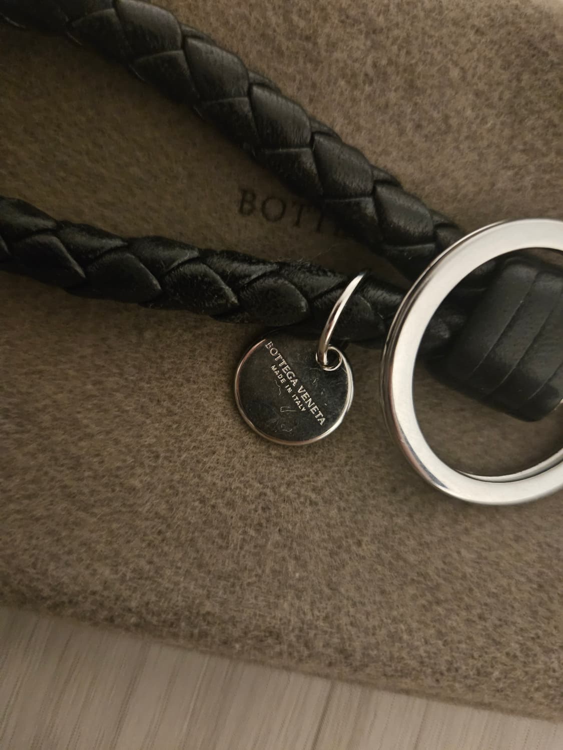 보테가베네타 로고 태그 키링 블랙 상품이미지2
