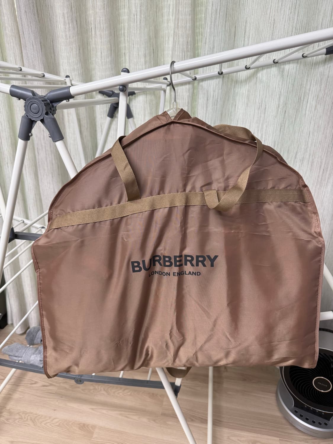 버버리 체크 후드 패딩 베이지 상품이미지3