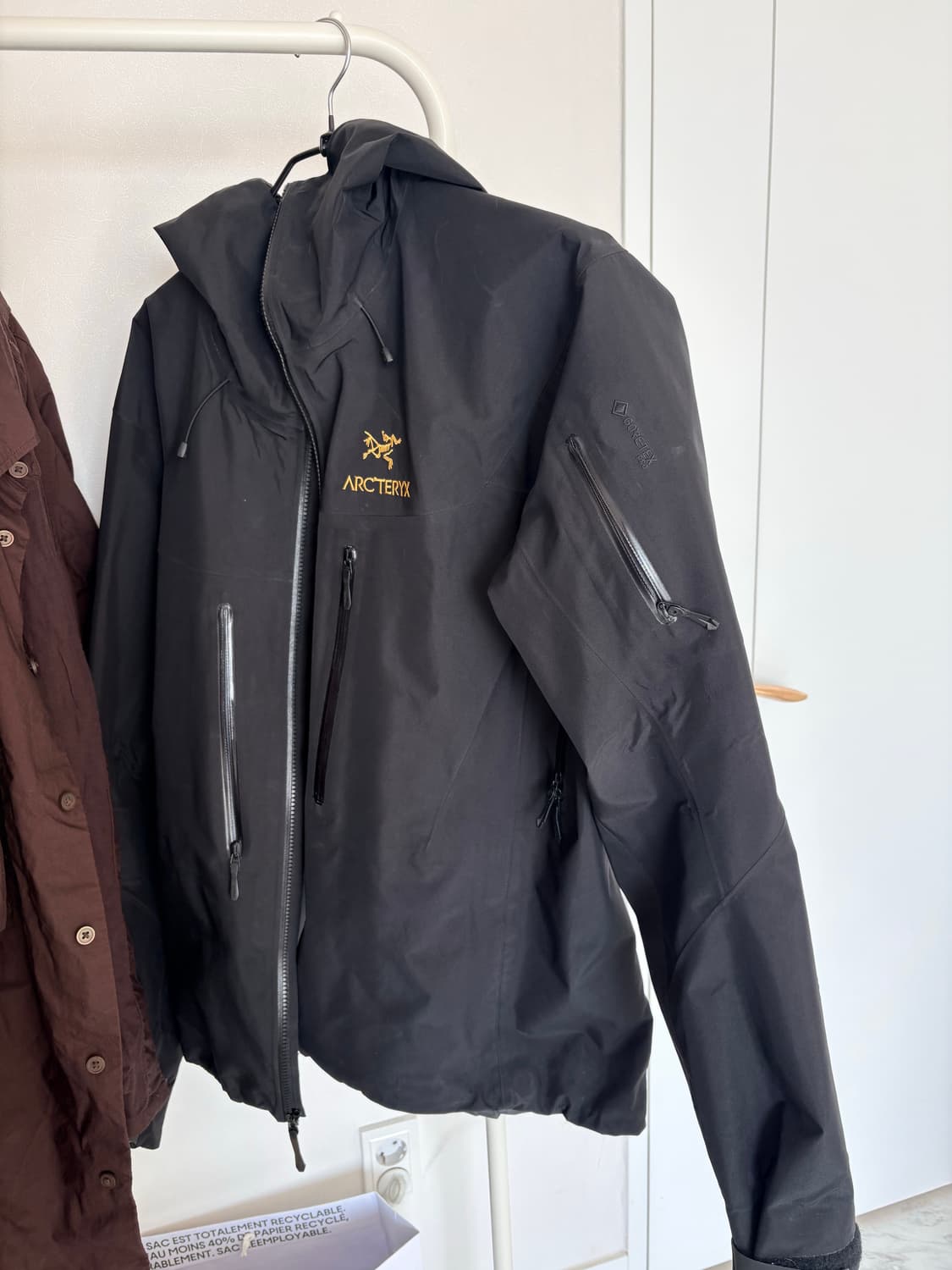 아크테릭스 알파 SV 자켓 24K 블랙 상품이미지2