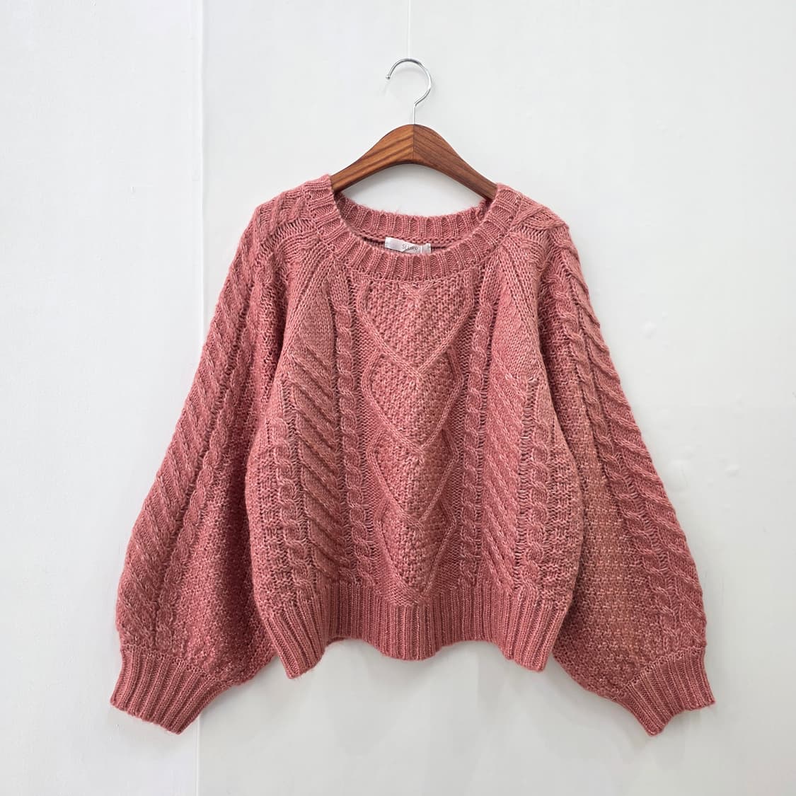 SLURR 그레이시 핑크 케이블 벌룬 소매 니트 상품이미지1