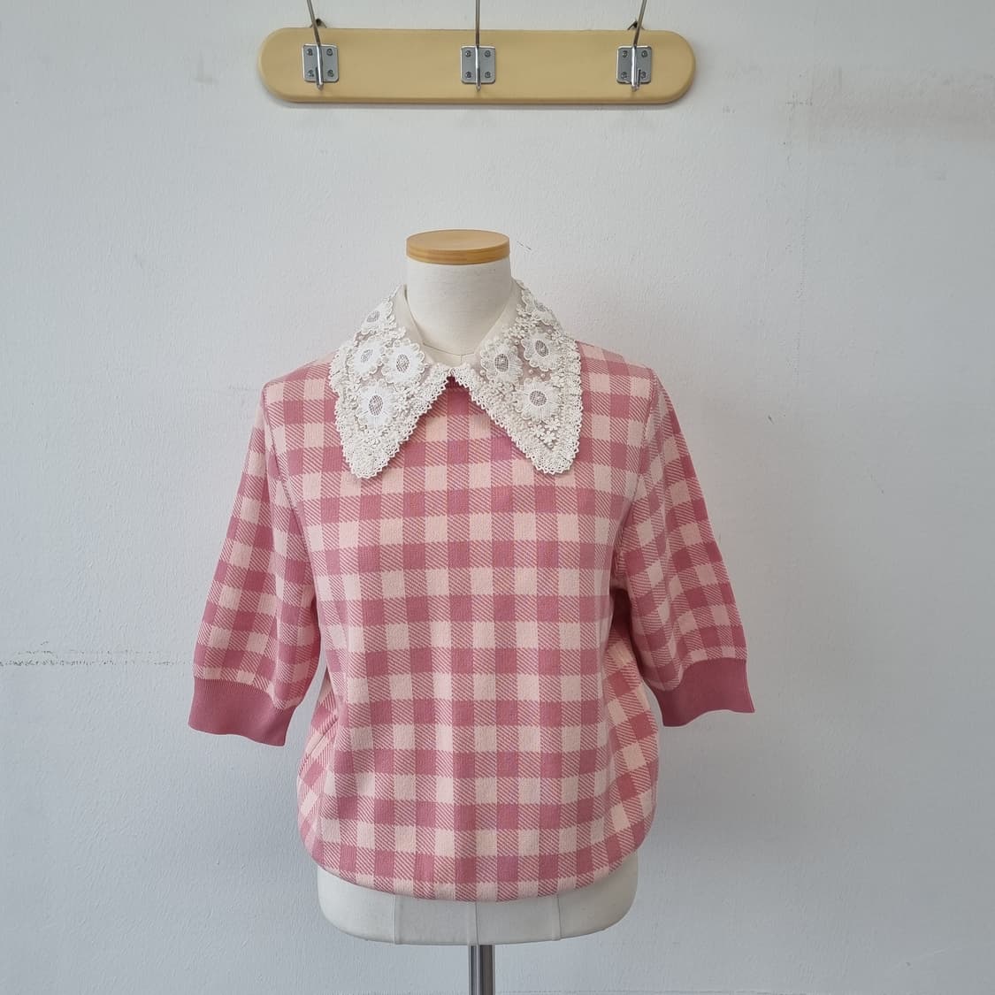 에센셜앤트워프 핑크체크 카라 니트 새상품 상품이미지10