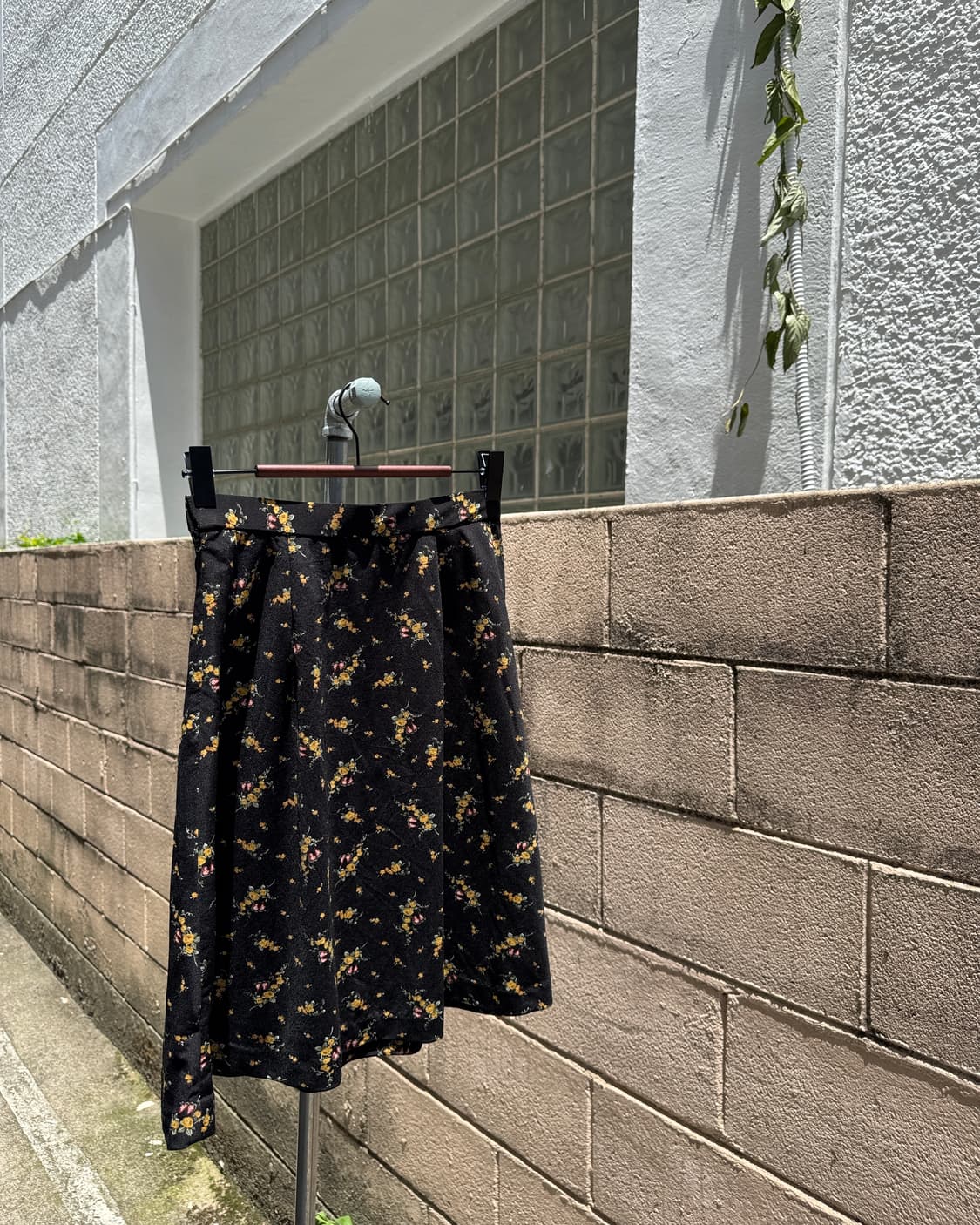 VINTAGE BLACK FLORAL MINI SKIRT 상품이미지3