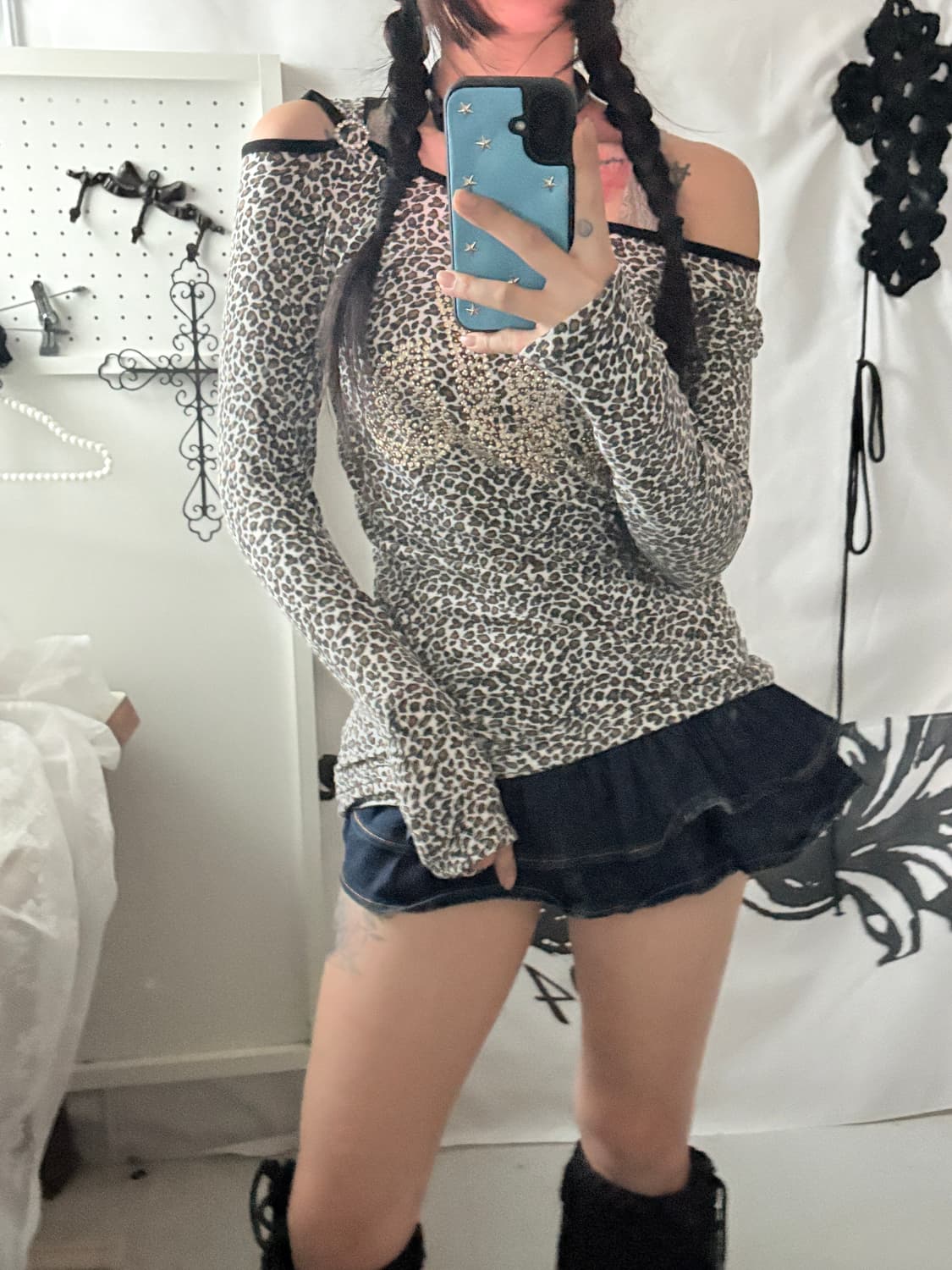 • Leopard Off-Shoulder Long Sleeve 상품이미지2