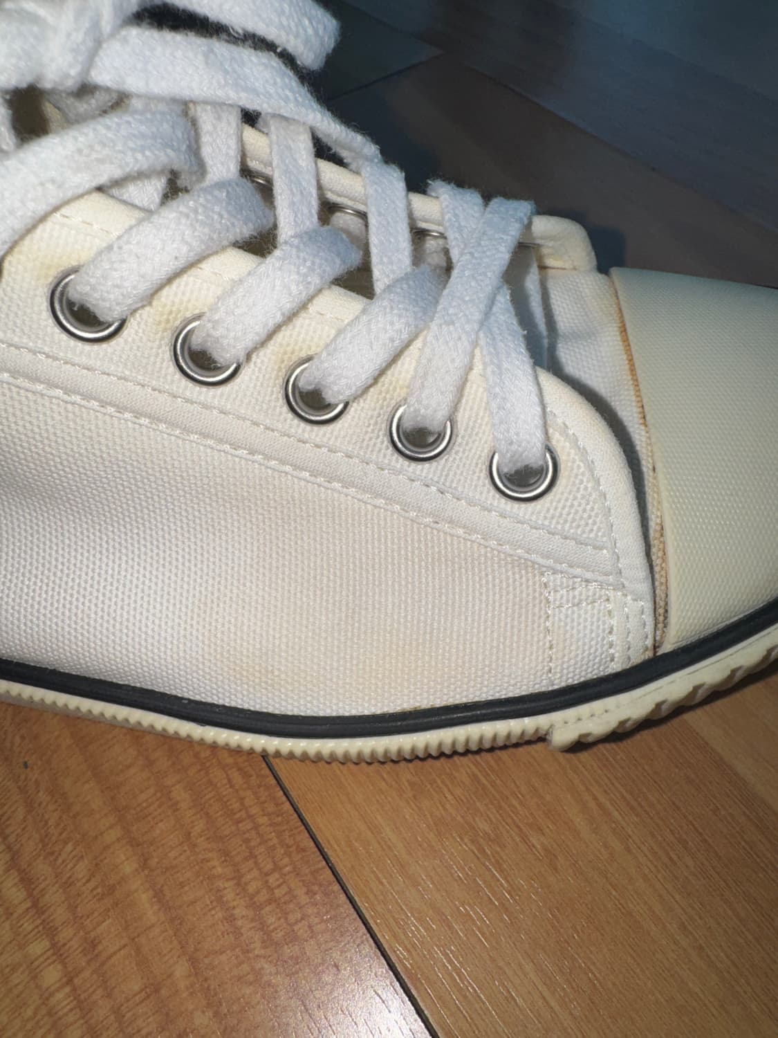 셀린느 블랭크 레이스업 스니커즈 판매합니다. 상품이미지7