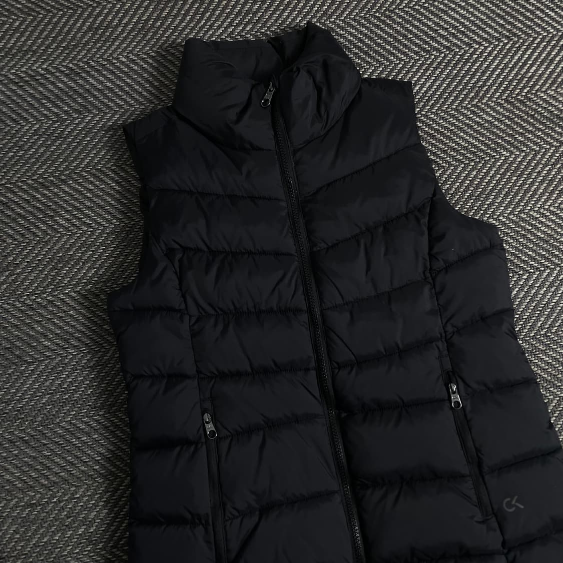 캘빈클라인 미니멀 경량 패딩 조끼 블랙o 3407 상품이미지3
