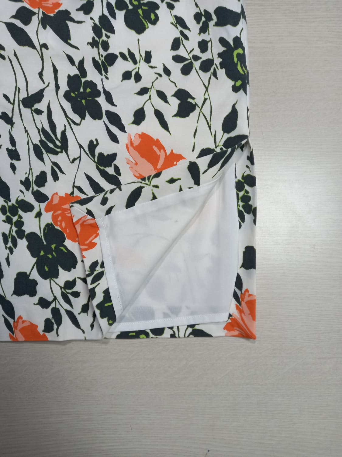 26 CLUB MONACO 부드러운 스판 미디스커트 26-621 상품이미지3