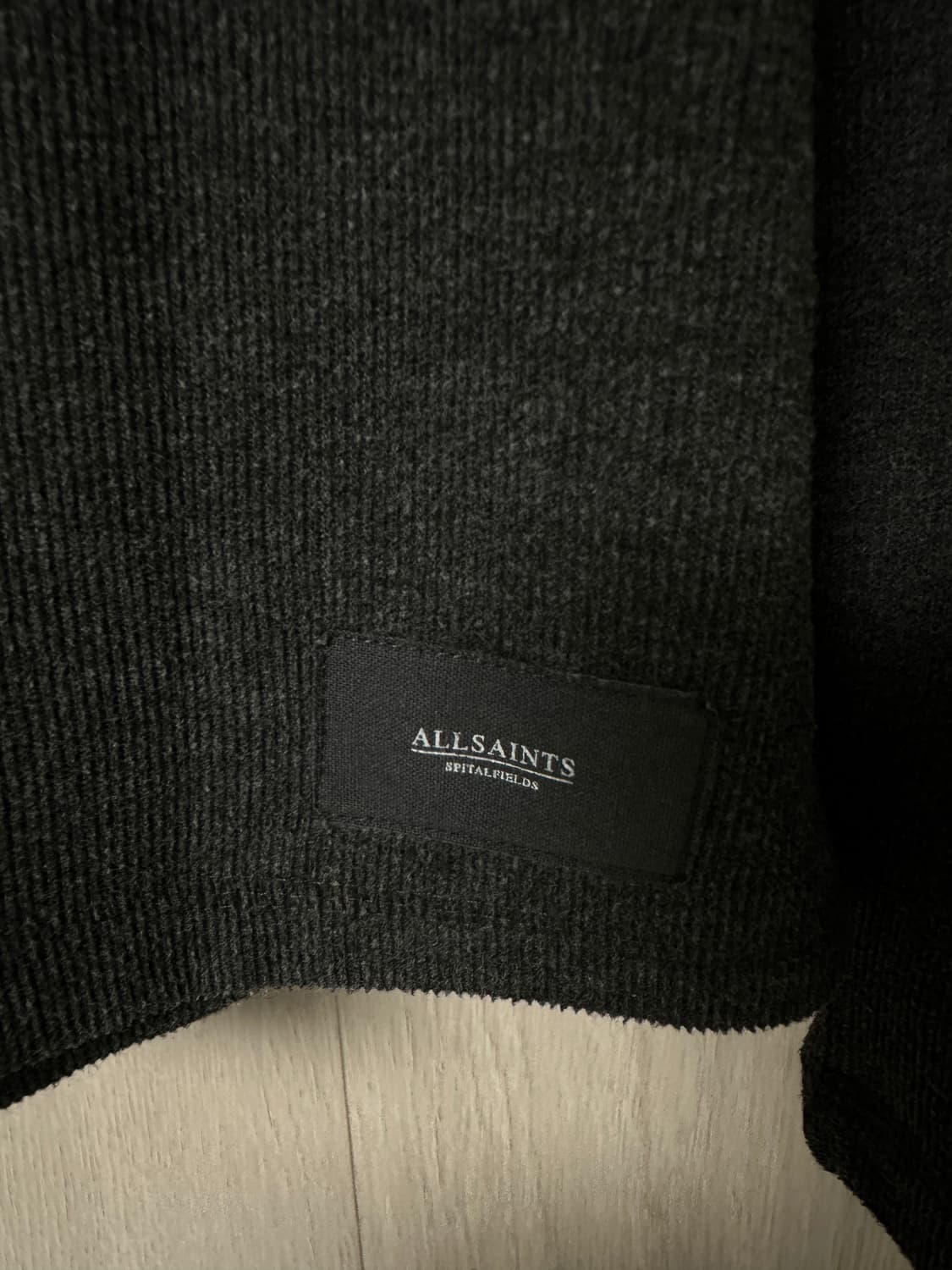 올세인츠 헨리넥 긴팔 티셔츠 판매합니다.  상품이미지3