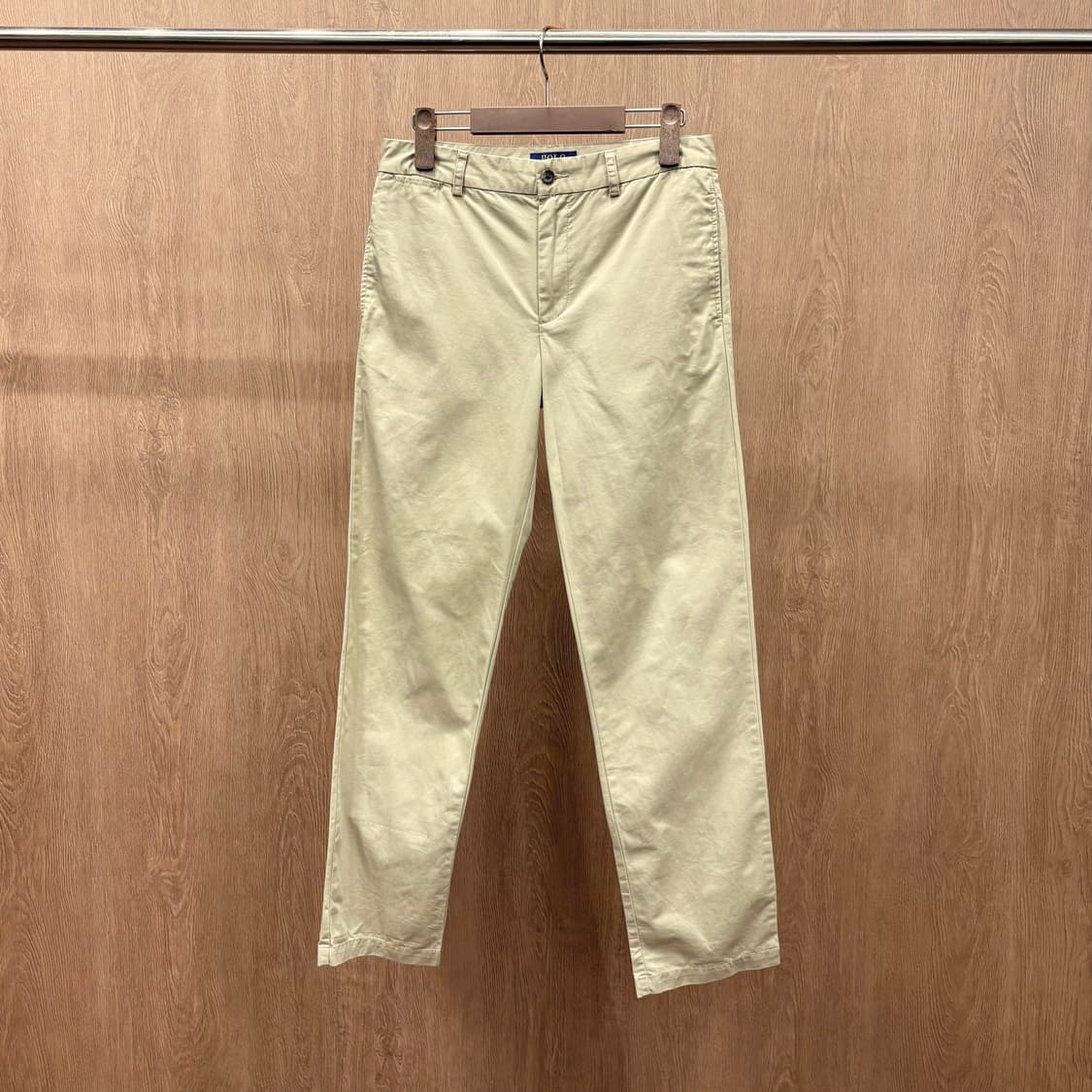 폴로 랄프로렌 코튼 치노 팬츠 슬래시 버튼 포켓 로고 자수 디테일 베이지 상품이미지2