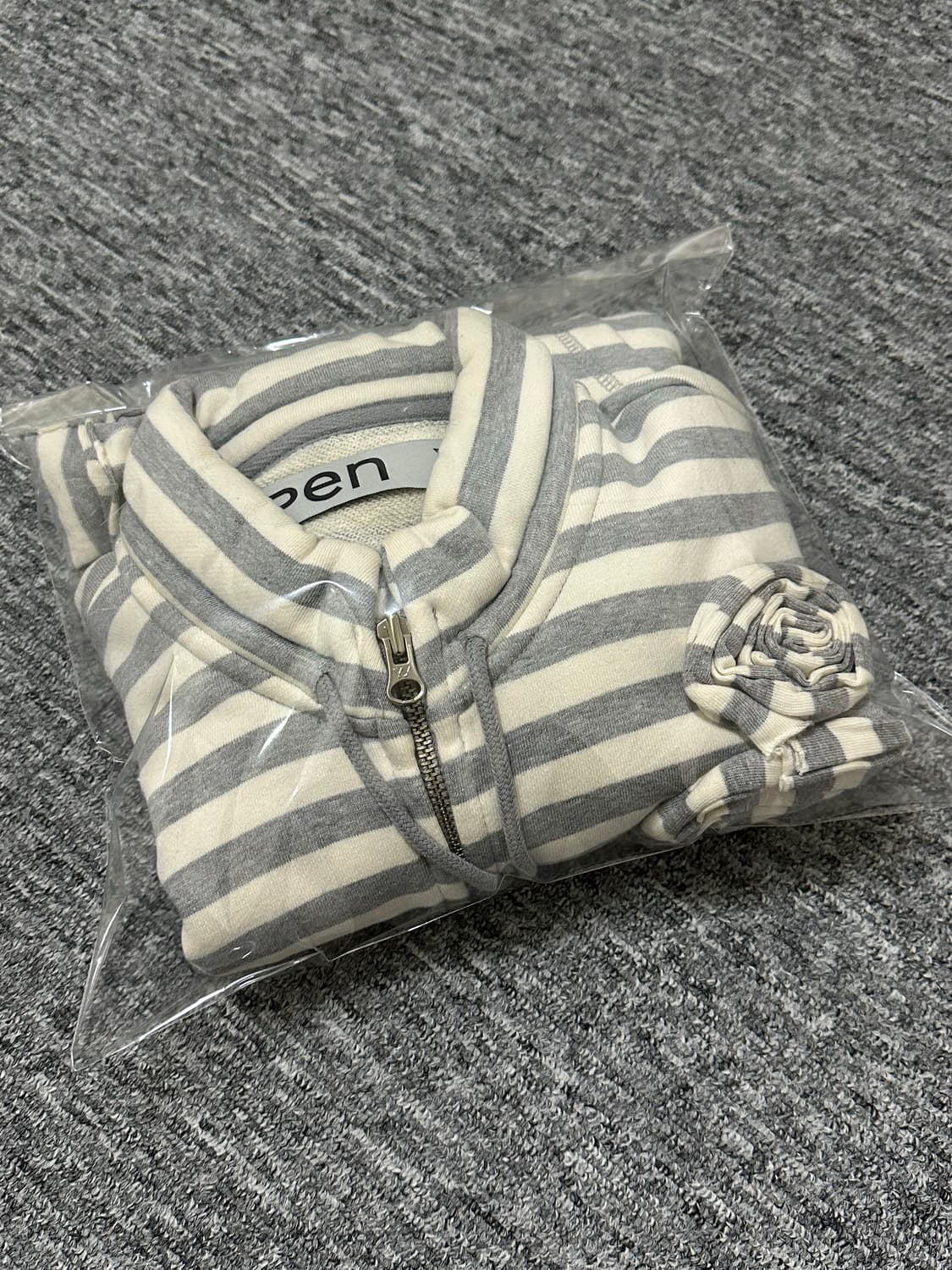 Open yy 오픈와이와이 아플리케 그레이 집업 재킷 상품이미지6