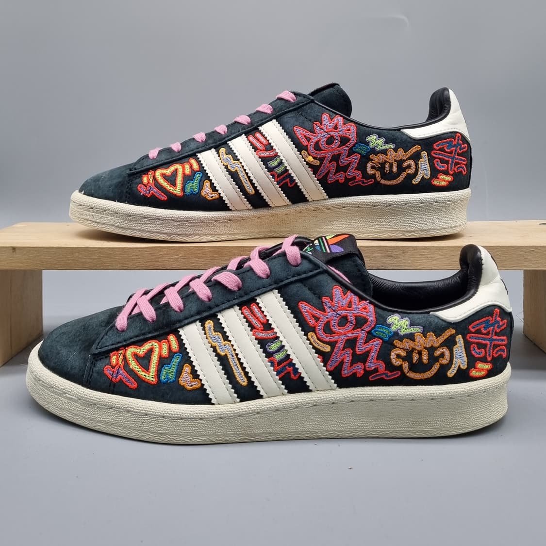 아디다스 캠퍼스80s 프라이드 스니커즈240 상품이미지1