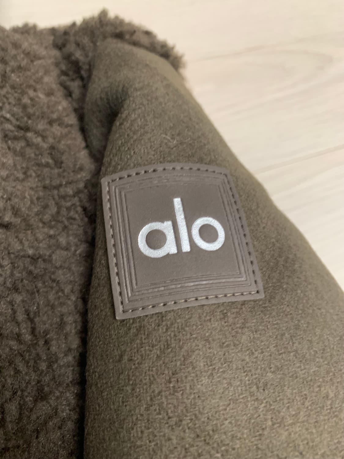 알로 요가 크롭 푸퍼 자켓 상품이미지6