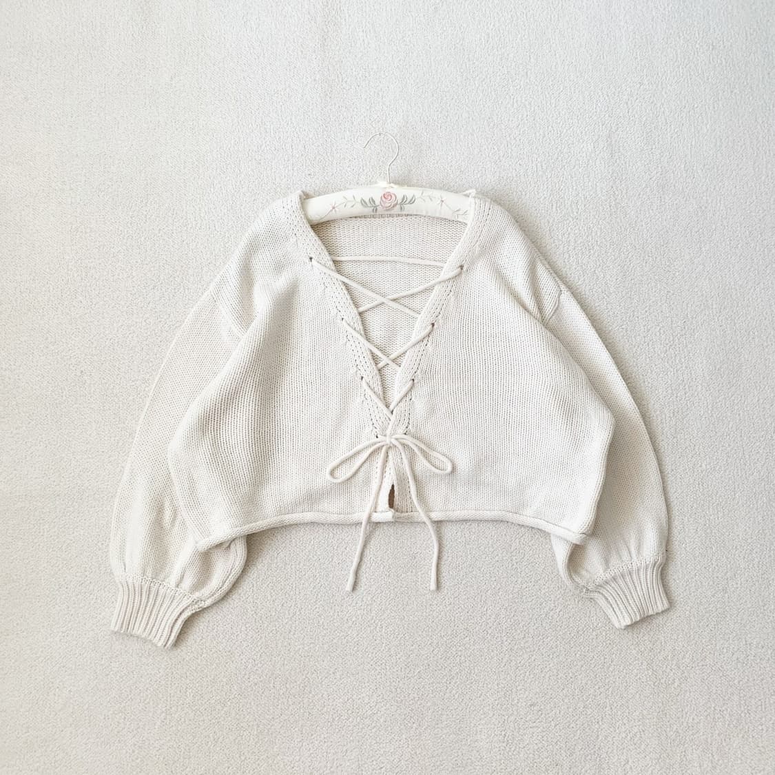 뮤트아이보리 루즈아방핏 아일렛 니트 상품이미지3