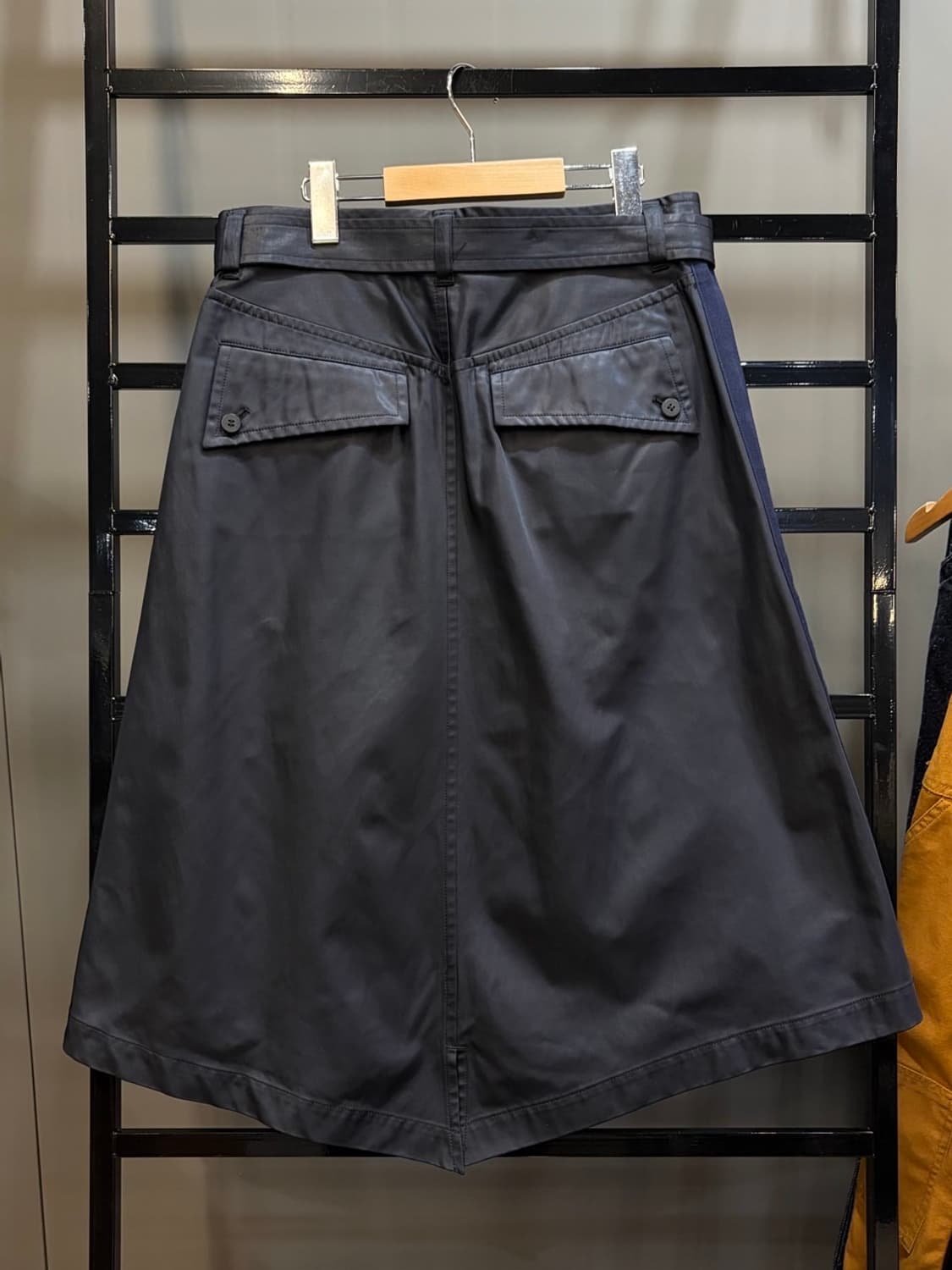 (3) ISSEY MIYAKE 이세이미야케 사이드라인 벨티드 스커트 네이 상품이미지2