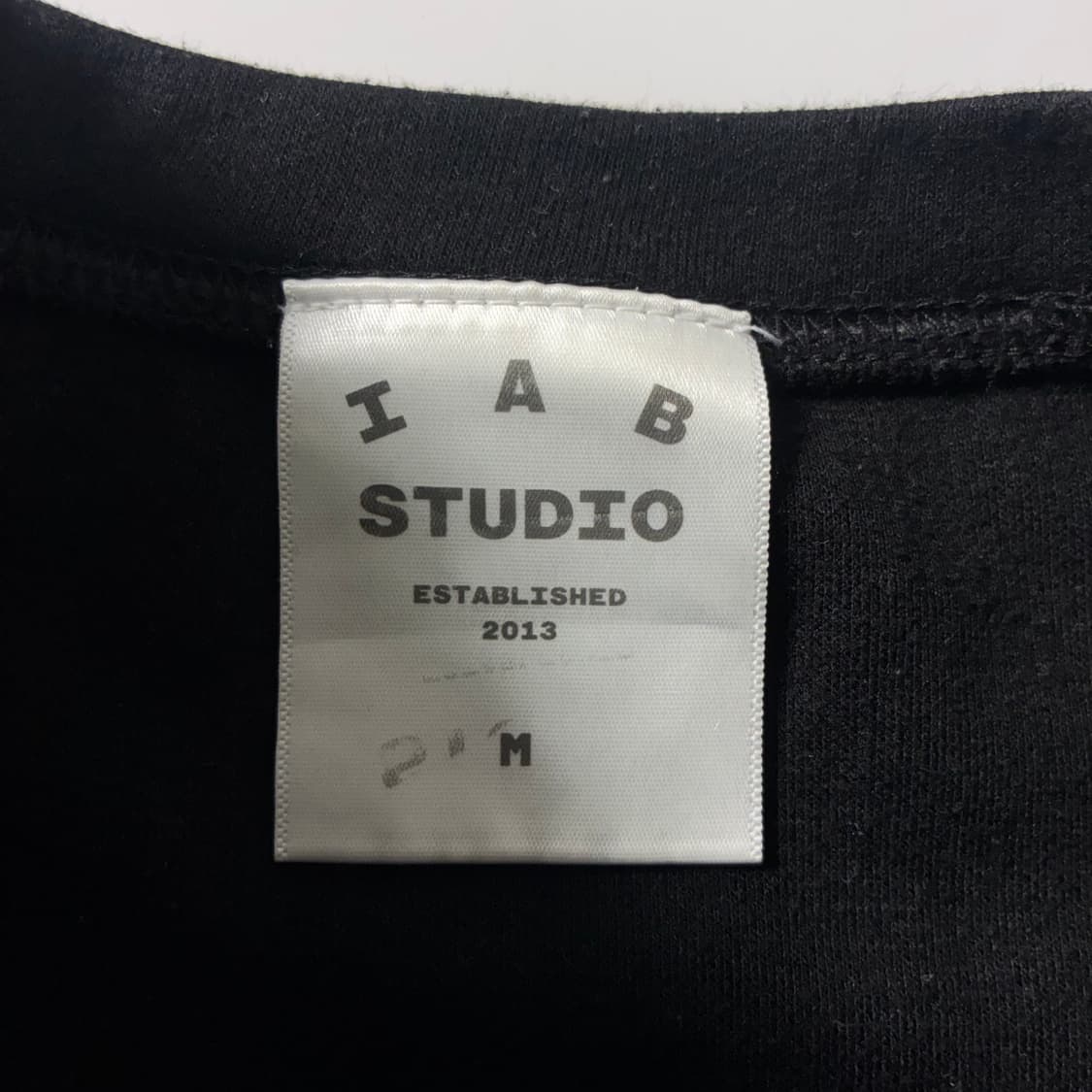 IAB studio  아이앱스튜디오 스펠아웃 블랙 반팔티셔츠  상품이미지6