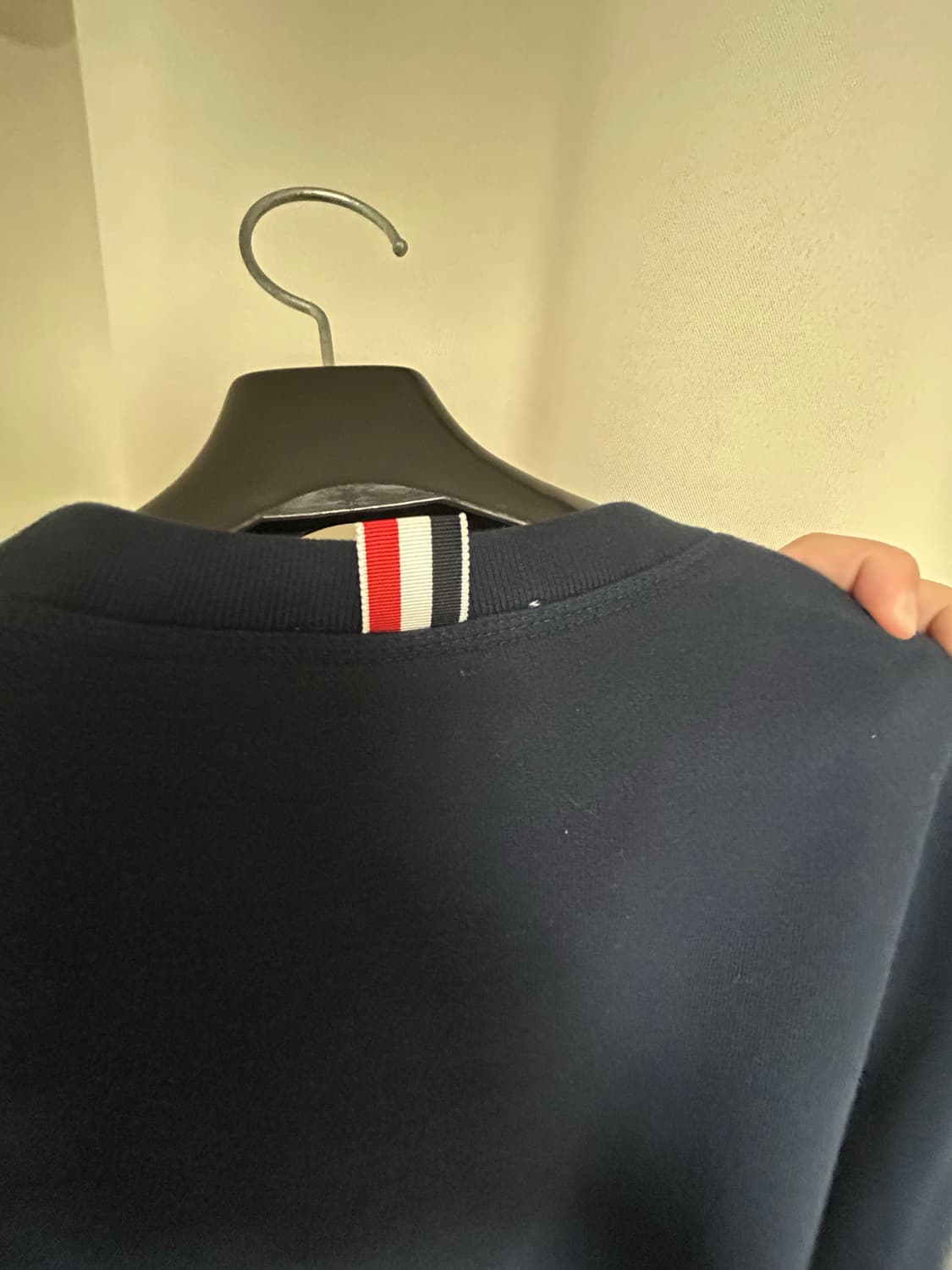 톰브라운 사선완장 맨투맨 네이비 4사이즈 상품이미지4