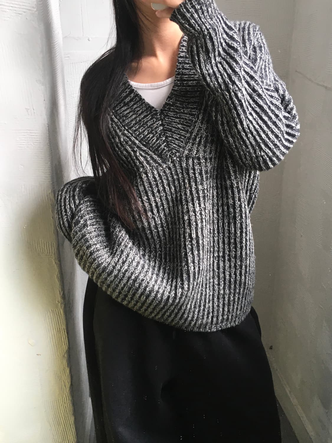 Acne Studio 아크네스튜디오 그레이 브이넥 울 니트  상품이미지1