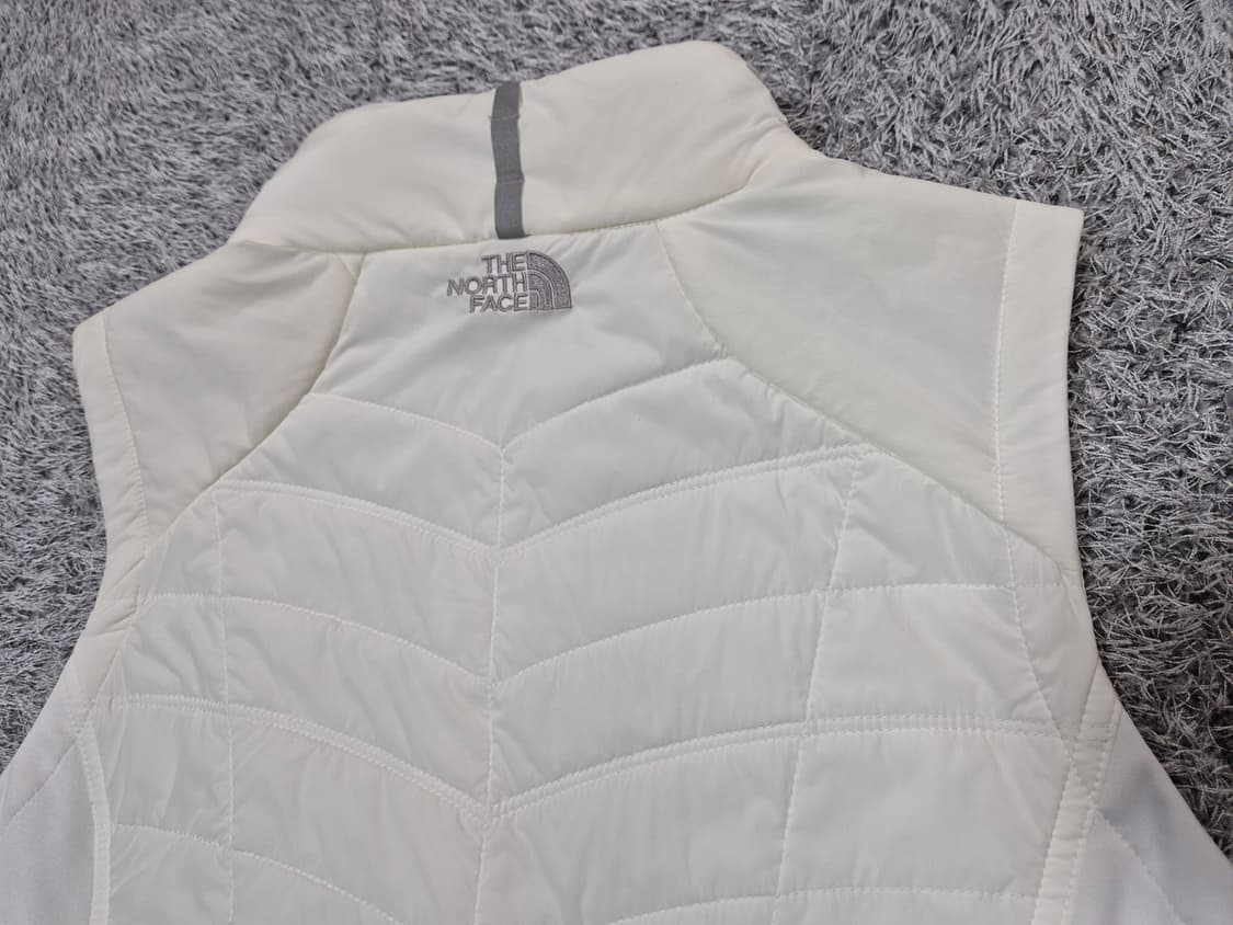 노스페이스 여성 경량 패딩 조끼 90(M) 상품이미지8
