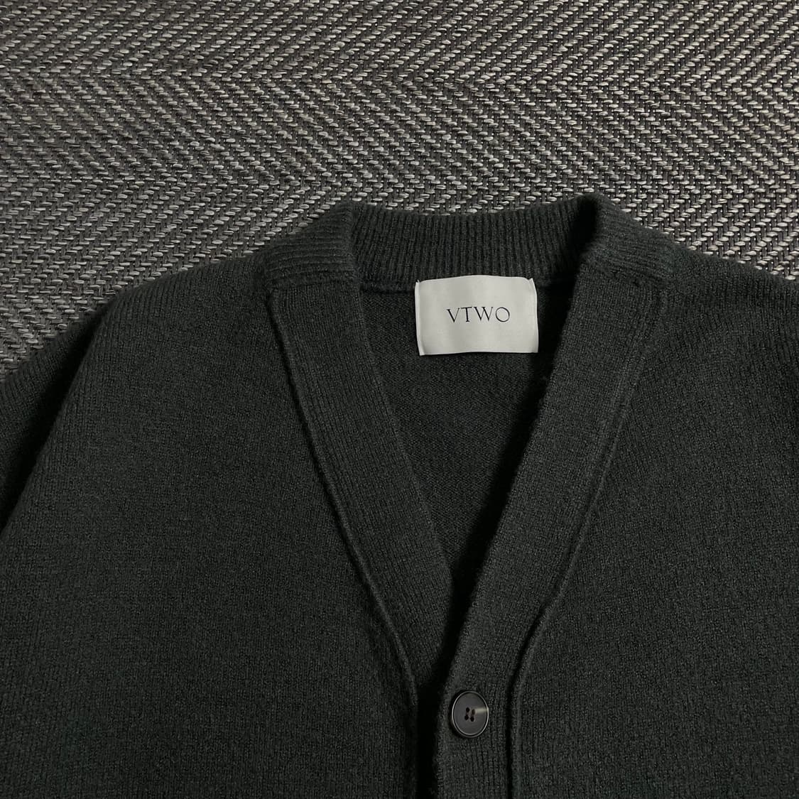 VTWO 미니멀 박시핏 울 가디건 챠콜y 4337 상품이미지5