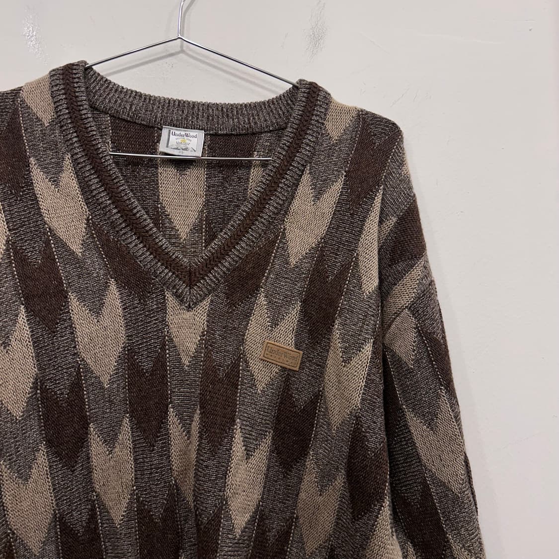 언더우드 빈티지패턴 멀티컬러 브이넥 울 니트 상품이미지1