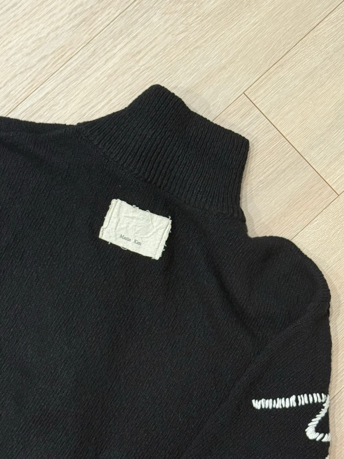 마뗑킴 자수 로고 니트 집 업 블랙 상품이미지3