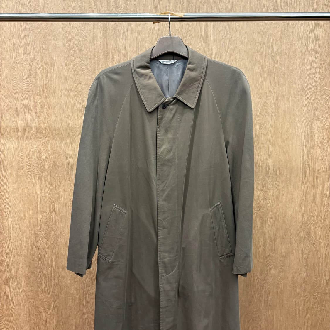 지방시 미니멀 싱글 롱 코트 레귤러 카라 사이드 사선 포켓 디테일 브라운 상품이미지4