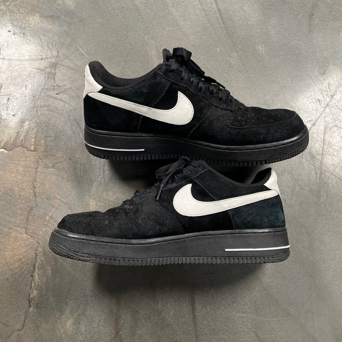 나이키 에어포스 블랙 스웨이드 상품이미지3