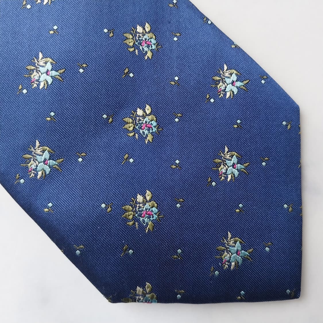 폴 스미스 실크 블루 플라워 자카드 넥타이 8cm A+등급 K1800
 상품이미지8