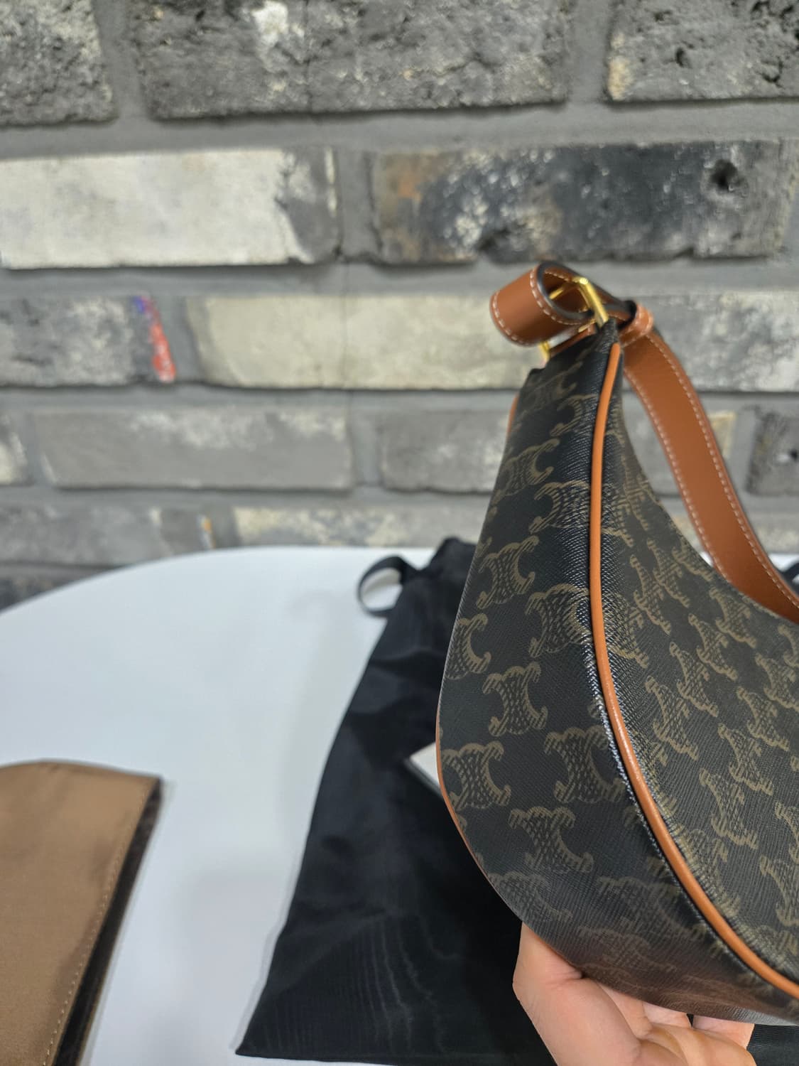 셀린느 아바백 미듐 상품이미지4