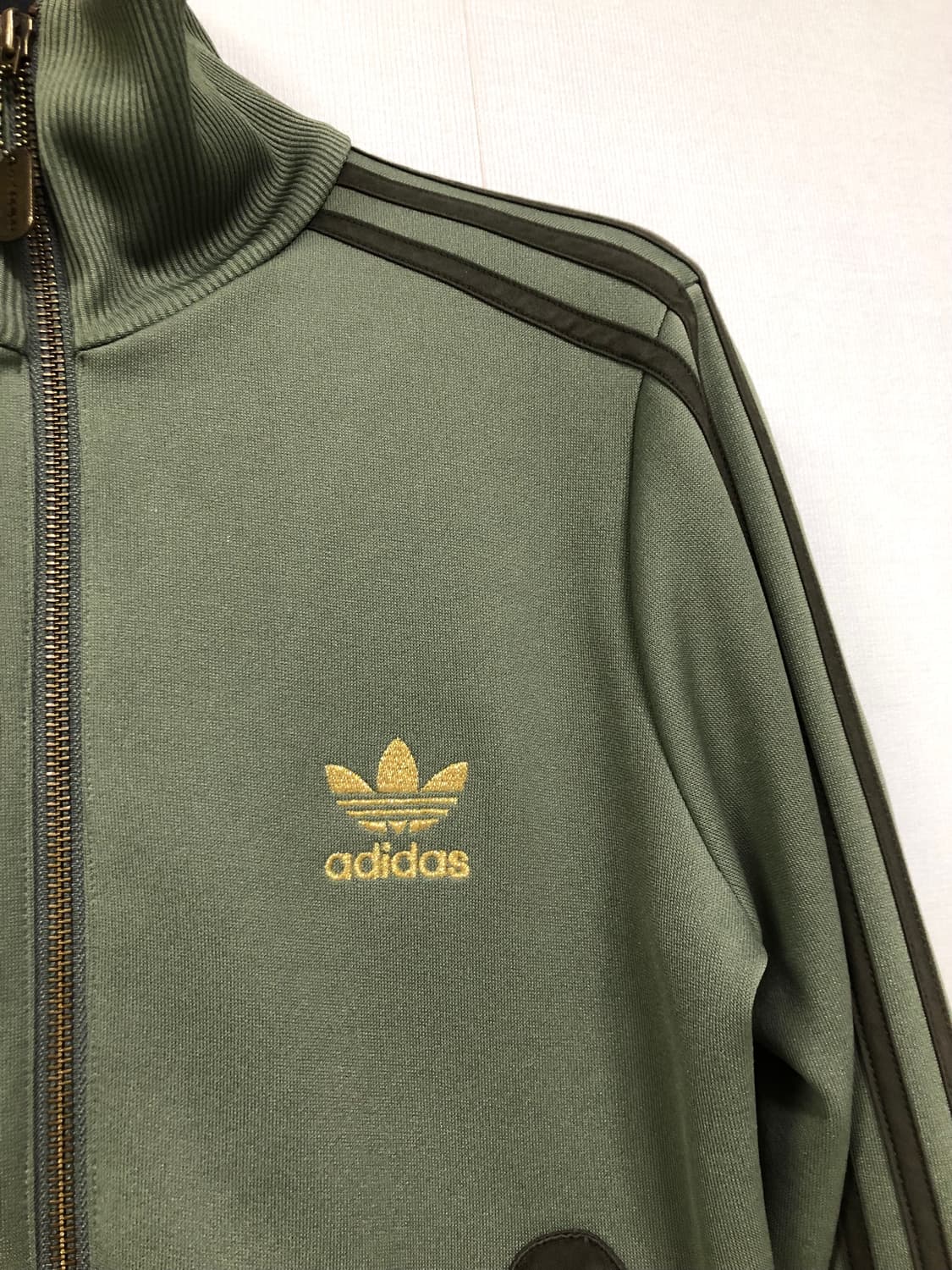 아디다스 여성 딱붙핏 황금 구 파이어버드 밀리터리 트랙탑 져지 _ 카키 상품이미지2