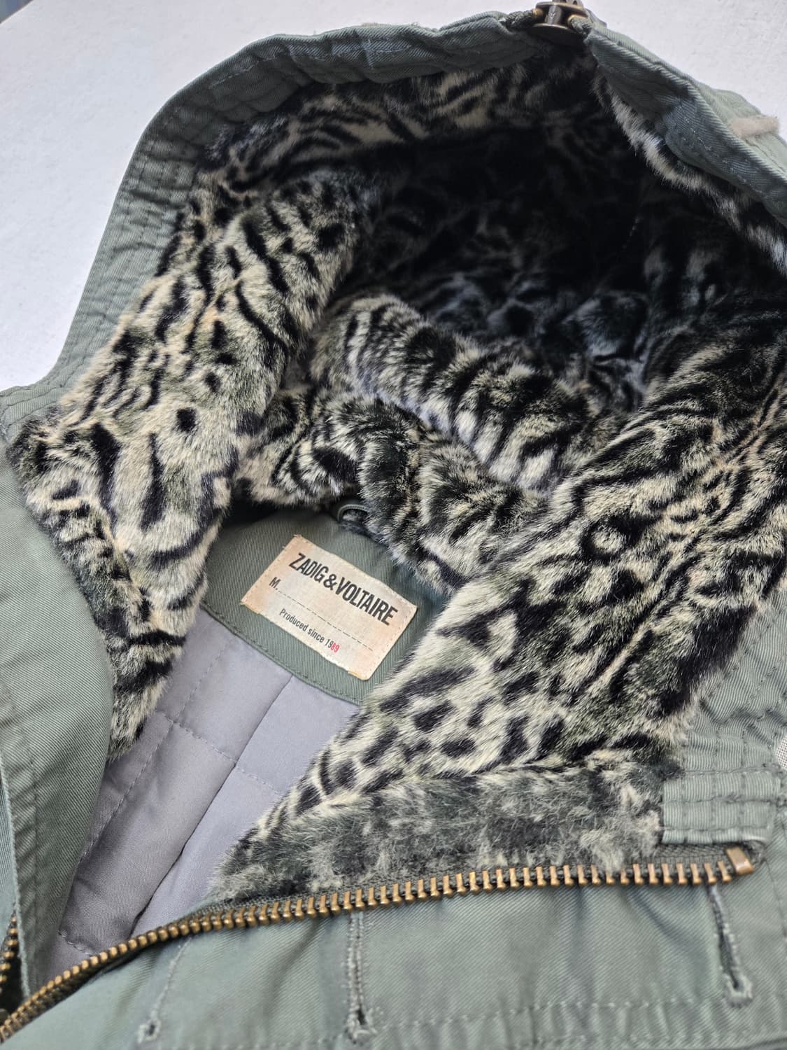 자딕앤 볼테르 카키색 후드 야상 점퍼 상품이미지4