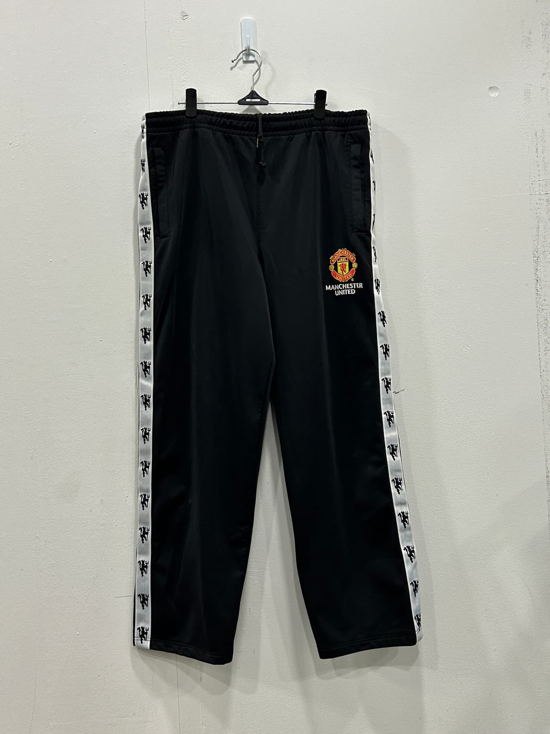 맨체스터 유나이티드 트랙팬츠 블랙 100 상품이미지3